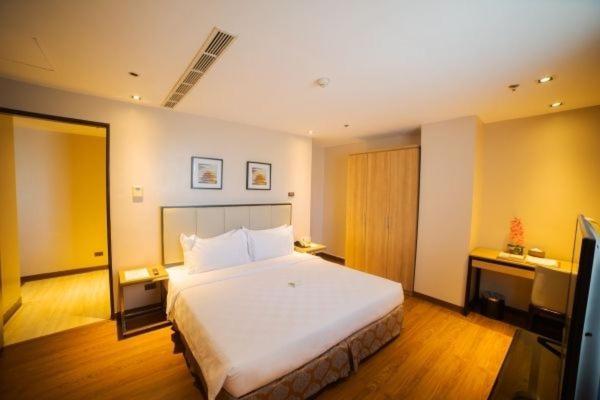 Ace Hotel And Suites Pasig City Exterior photo